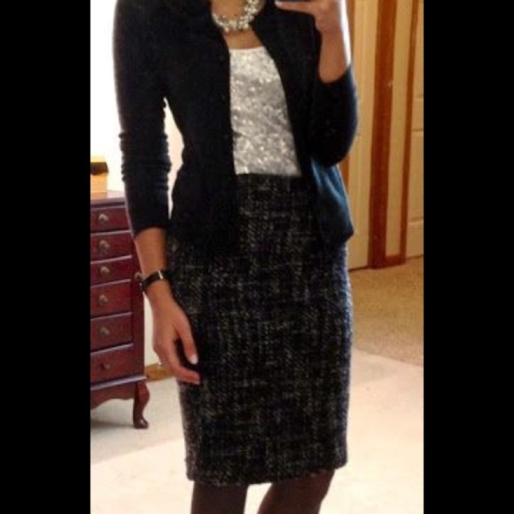 Elie Tahari navy tweed pencils skirt